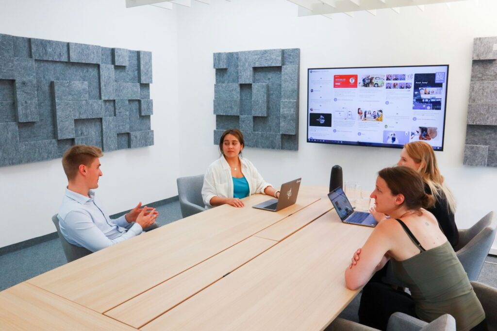 The Digital FinTech Executive: Mastering the Art of Virtual Presence FinTech